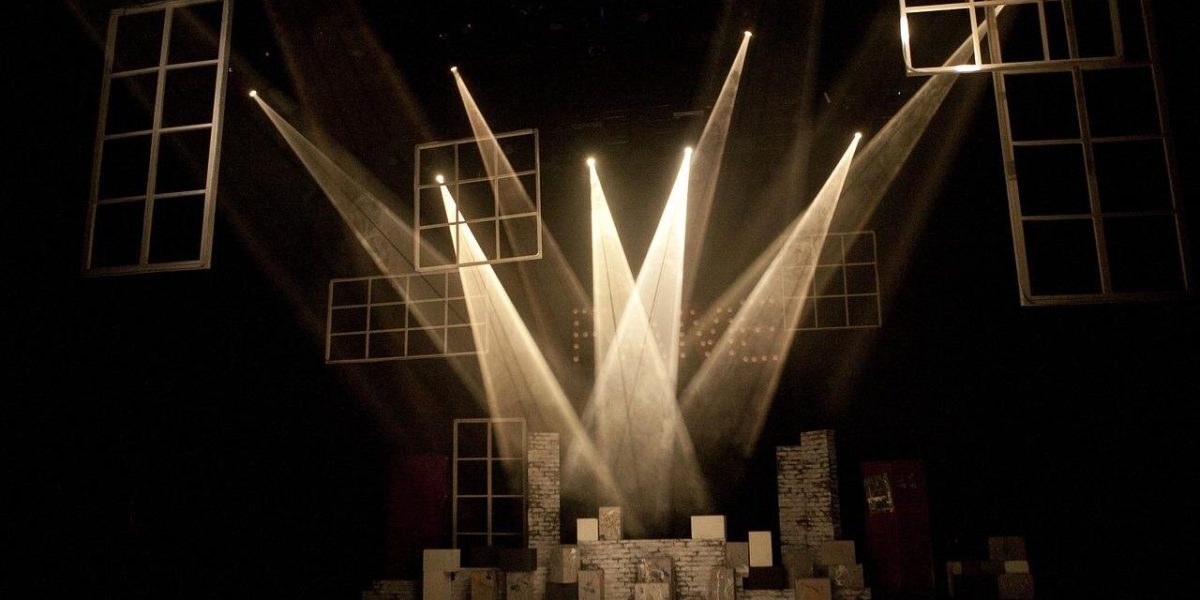 Revolutionizing stage lighting: How automated follow systems enhance live performances